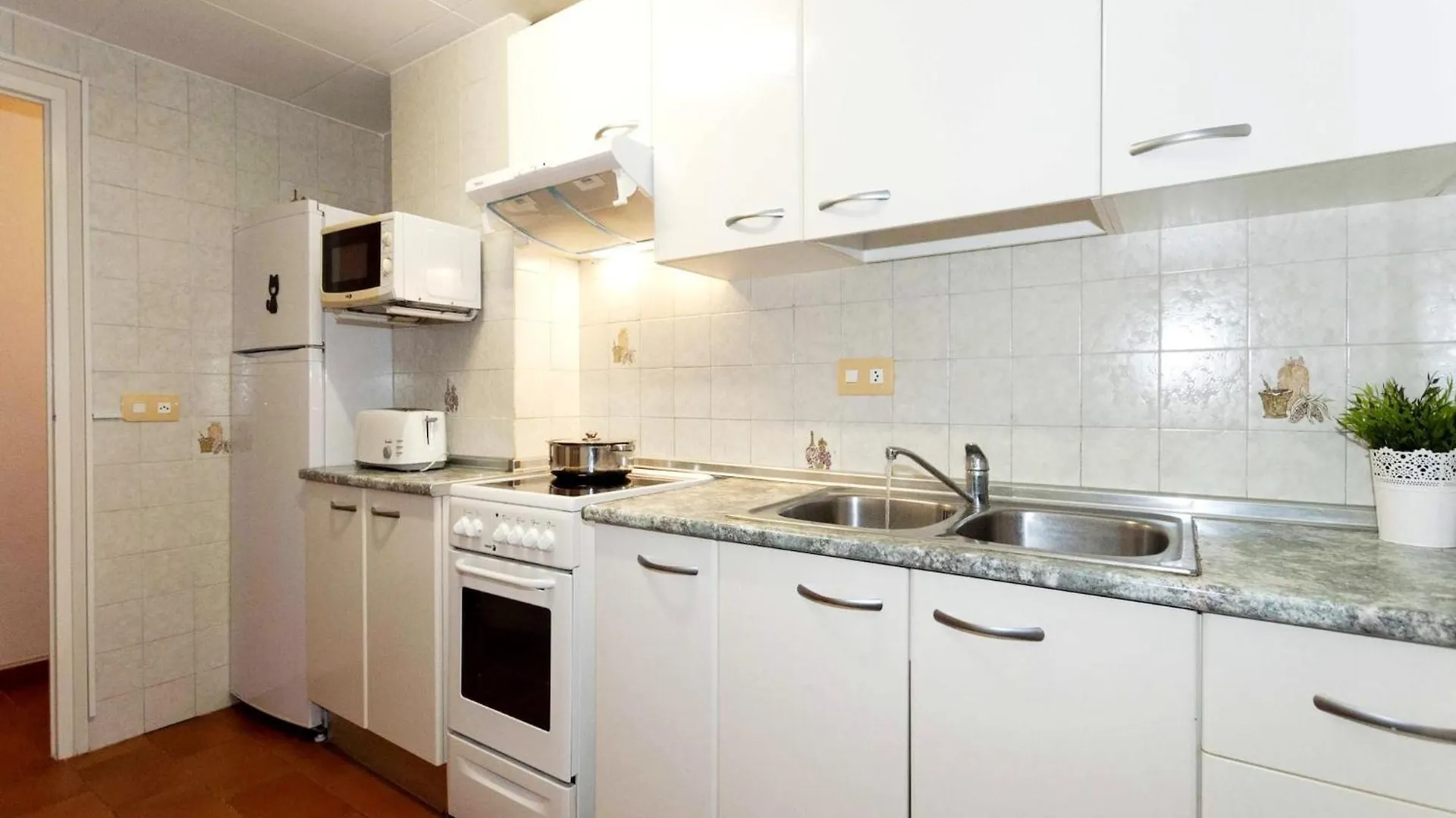 Comfortable And Spacious Apartment In Roses Spain