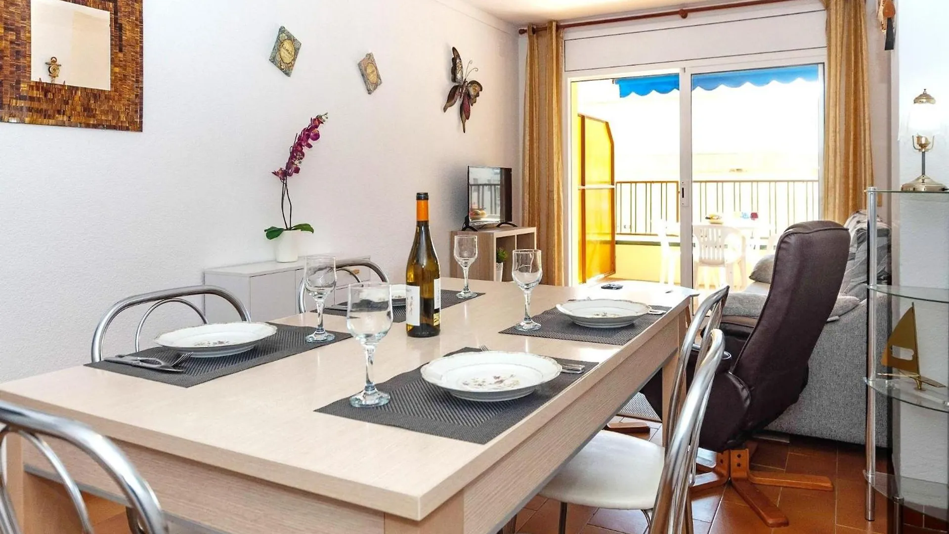 Comfortable And Spacious Apartment In Roses