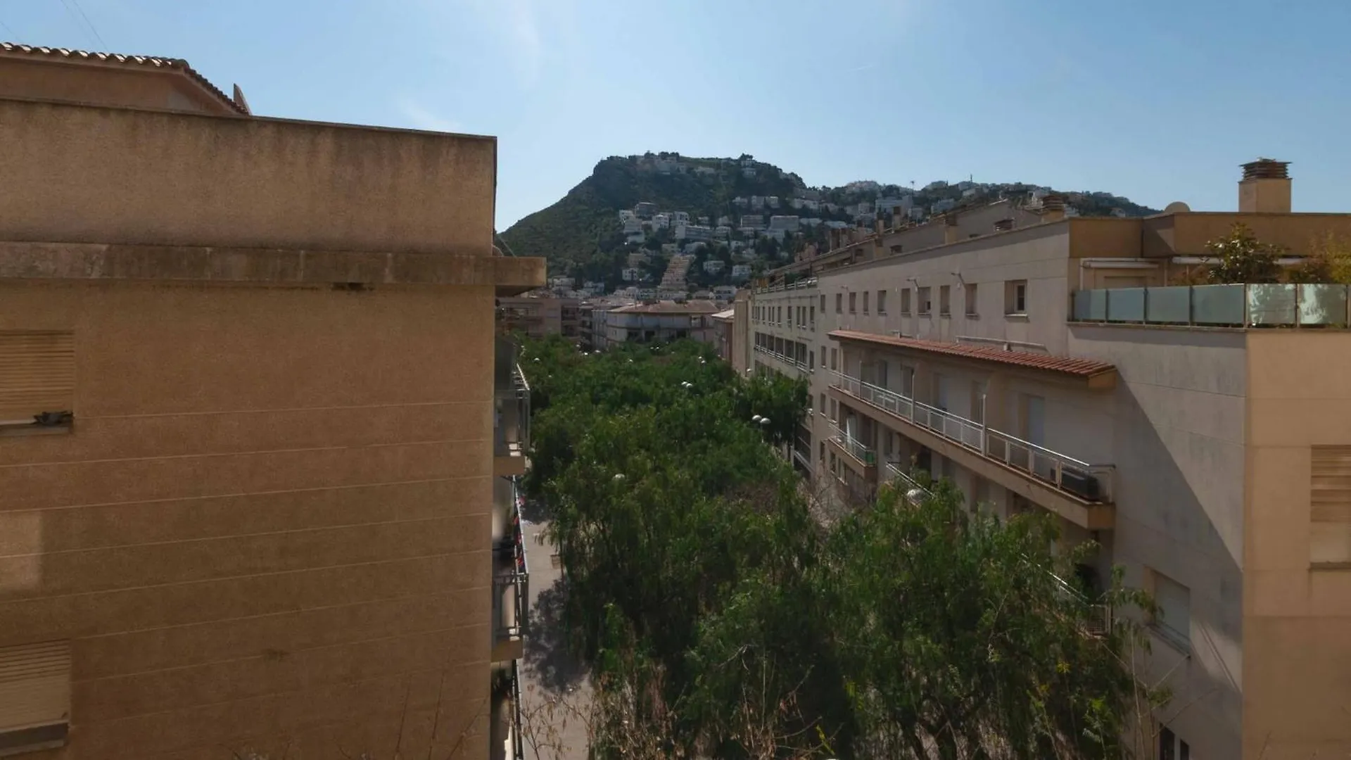 Comfortable And Spacious Apartment In Roses