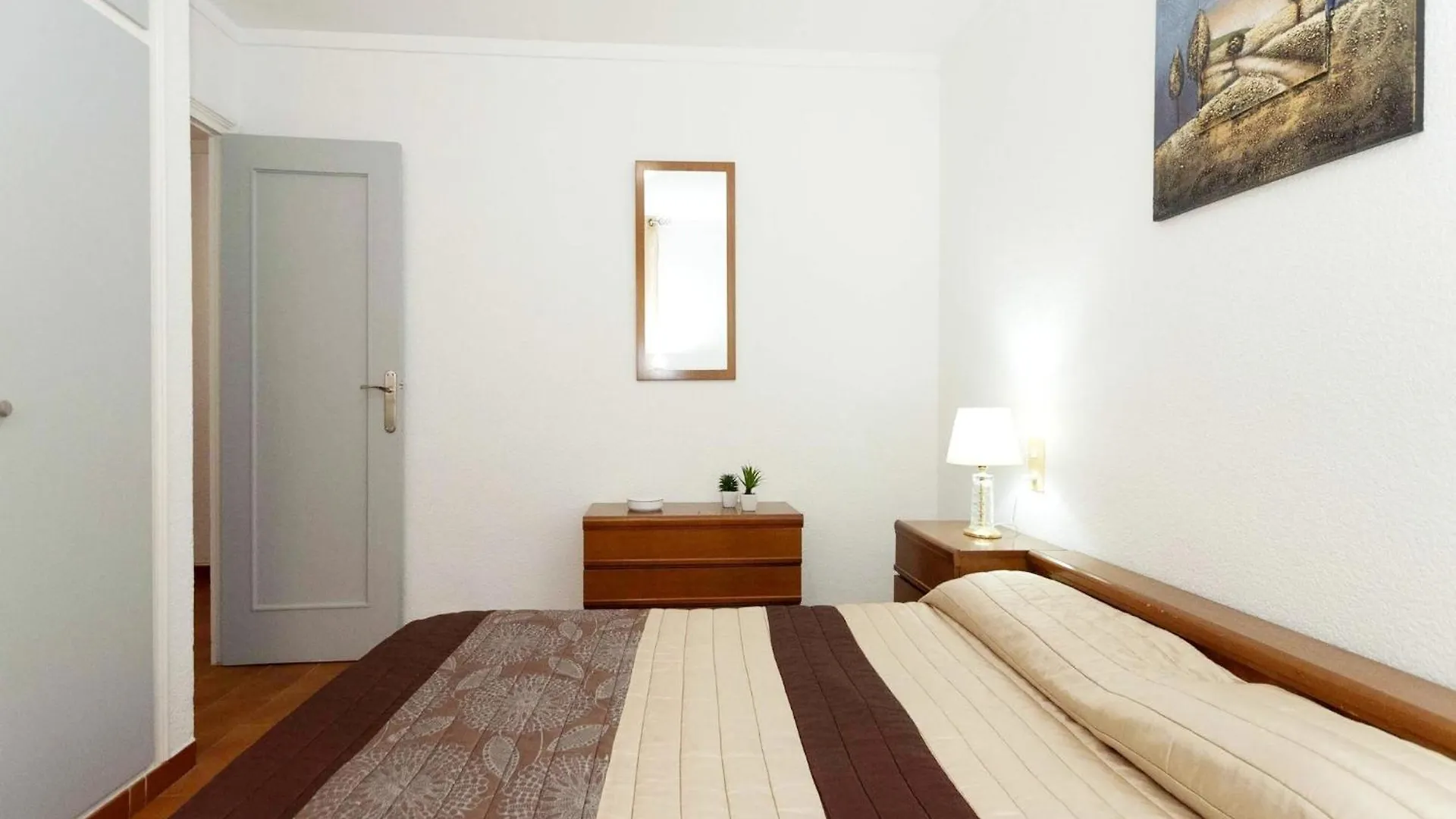 Comfortable And Spacious Apartment In Roses 0*,