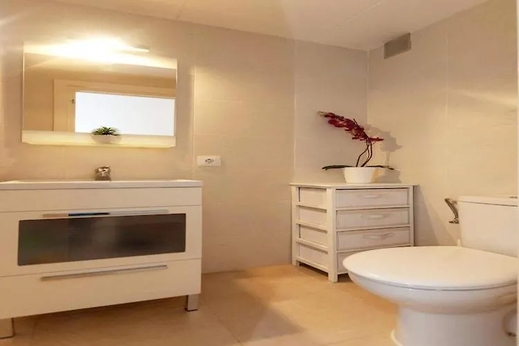 Comfortable And Spacious Apartment In Roses