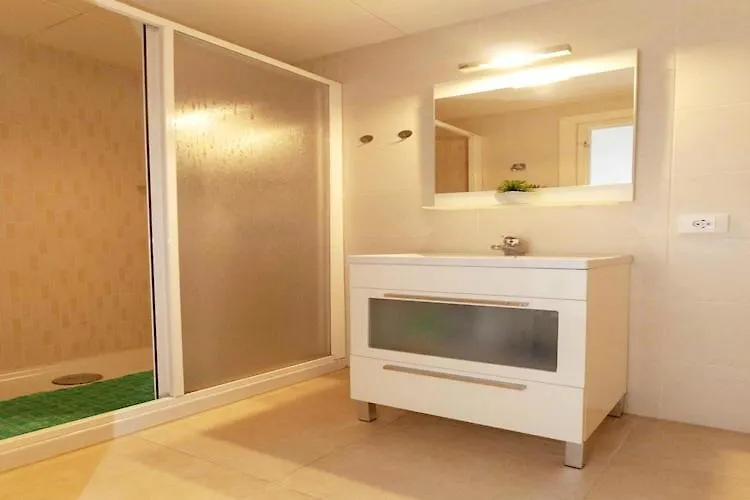 Comfortable And Spacious Apartment In Roses 0*,