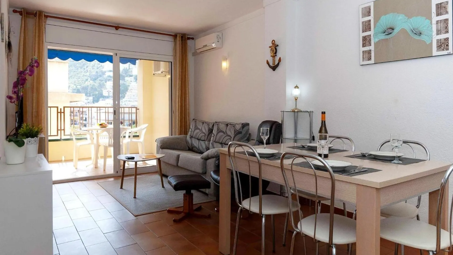 Comfortable And Spacious Apartment In Roses